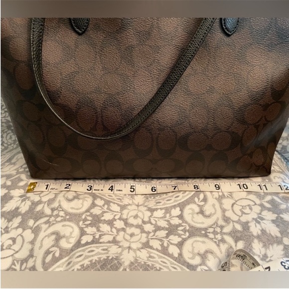 Coach Signature Canvas Tote - Picture 12 of 16